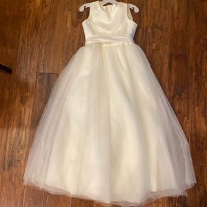 Davids Bridal flower girl dress.  Worn once recently for a wedding.